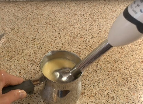 1. Этап. Банановый сок: И с помощью блендера измельчаем все в однородную массу.