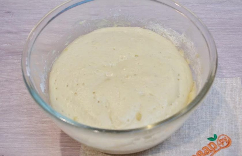 1. Этап. Булочки Синнабон: 6. Поднявшееся тесто обмять.