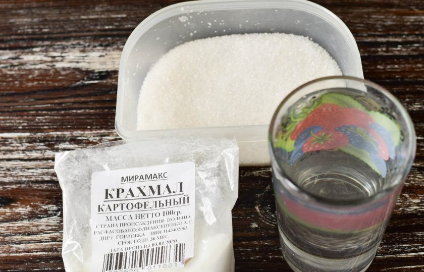 1. Этап. Желе из крахмала: Подготовьте ингредиенты.