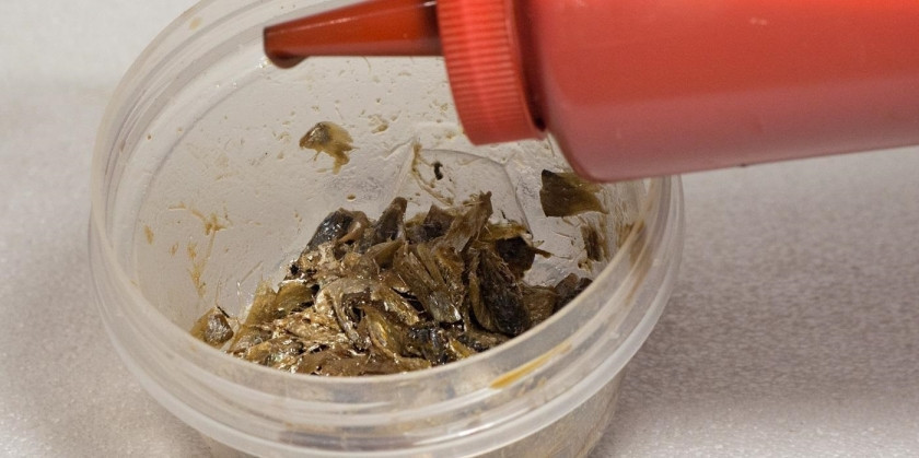 1. Этап. Тайский рыбный соус: 3. Добавляю к рыбе 4 столовые ложки соевого соуса.