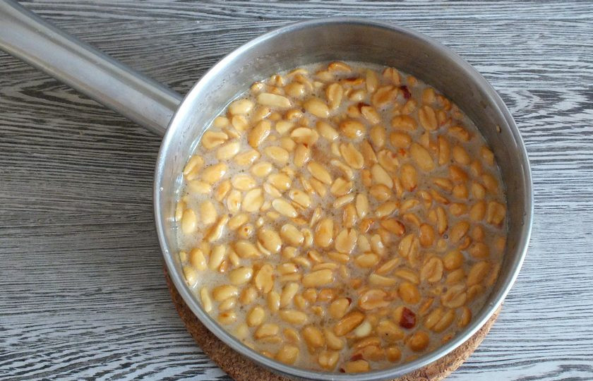 1. Этап. Тарталетки с орехами и карамелью: Готовую начинку хорошо охладите.