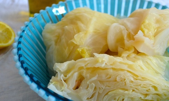 1. Этап. Вареная капуста: 3. Готовую капусту аккуратно достаньте из воды и дайте ей 