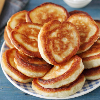 Пышные оладьи на горячем кефире