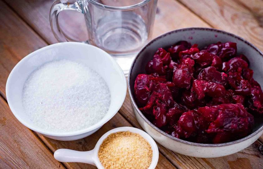 1. Этап. Воздушная пастила: Все ингредиенты выложите на стол. Замороженную вишню надо заранее разморозить.