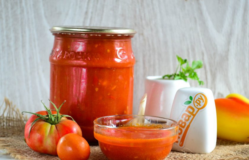 1. Этап. Томатная паста в мультиварке: Закатайте баночку с томатной пастой металлической крышкой, после остывания храните, как и другую консервацию.