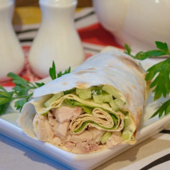 Рулетики из лаваша с курицей