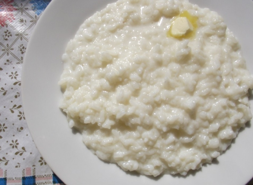 1. Этап. Молочная каша: В готовую молочную кашу вы можете смело добавить орешки, сухофрукты или свежие ягоды. Приятного аппетита!