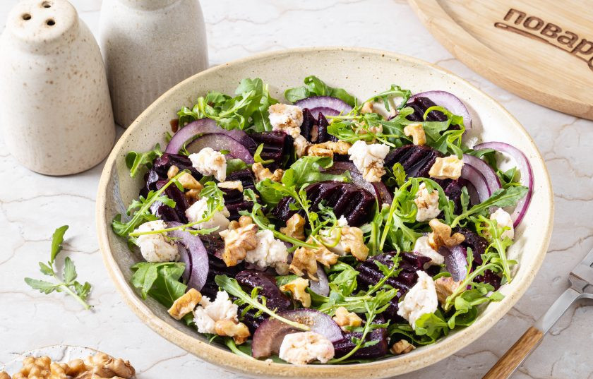 1. Этап. Салат со свеклой и сливочным сыром: Салат со свеклой и сливочным сыром готов, приятного вам аппетита!