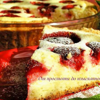 Творожный пирог с клубникой