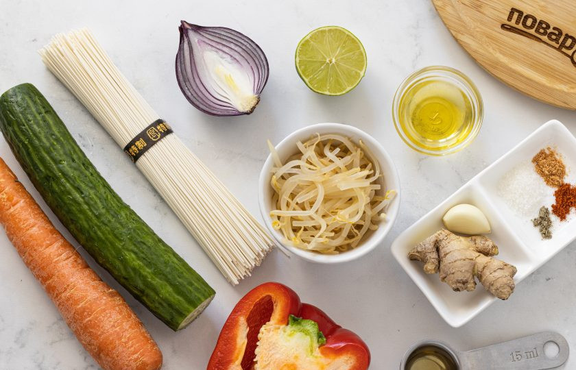 1. Этап. Вьетнамская лапша с овощами: Подготовьте все ингредиенты.