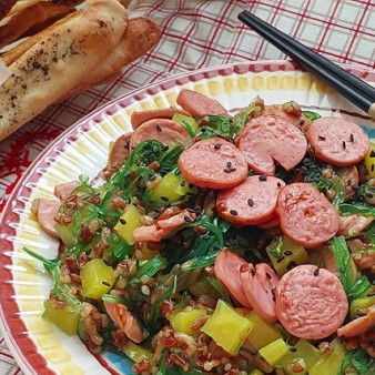 Салат Светофор с жареными сосисками