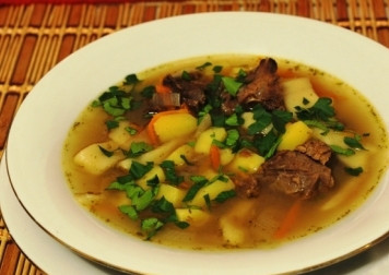 1. Этап. Суп Северный: Добавляем в суп соль, черный молотый перец и мелко нарезанную зелень. Даем немного времени, чтоб суп настоялся и подаем суп 