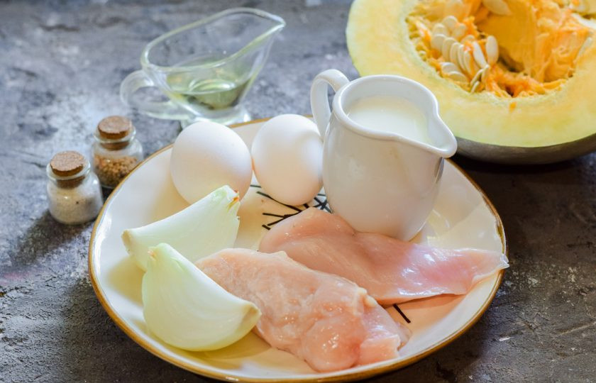 1. Этап. Запеканка из курицы и тыквы: Подготовьте ингредиенты. Духовку прогрейте до 180 градусов.