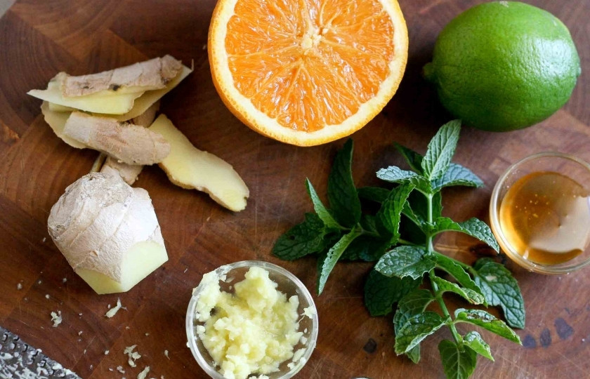 1. Этап. Салат из дыни и арбуза: Сначала начнем готовить заправку к салату. Для этого приготовим все необходимые ингредиенты.