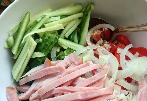 1. Этап. Салат Изысканная осень: Ветчину режем соломкой