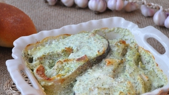 1. Этап. Лосось под соусом в духовке: Выпекайте блюдо при 180 градусах в течение 40 минут. Приятного вам аппетита!