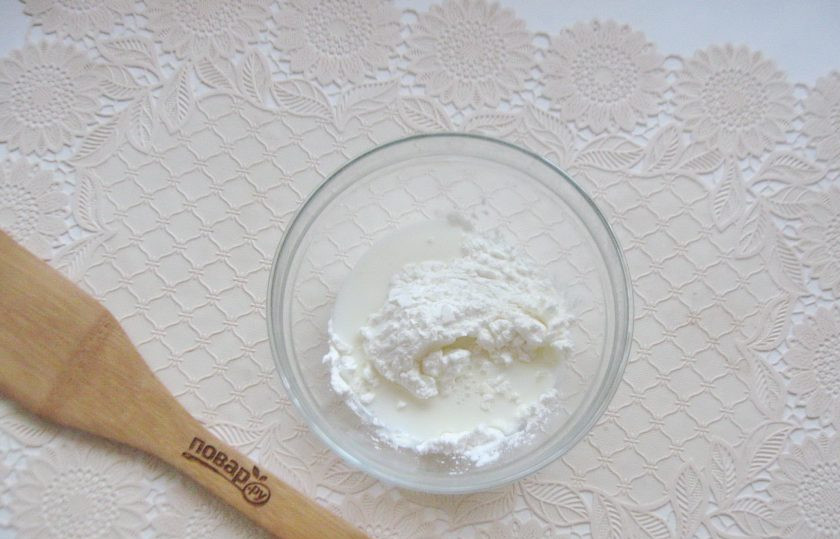 1. Этап. Густой кисель: Влейте 100 мл. холодного молока.