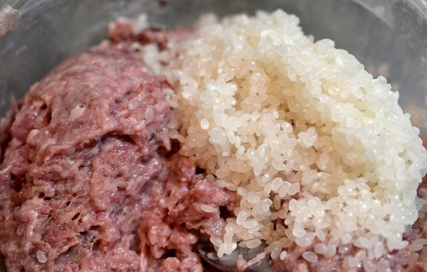 1. Этап. Шахлет: Добавьте промытый ошпаренный рис.