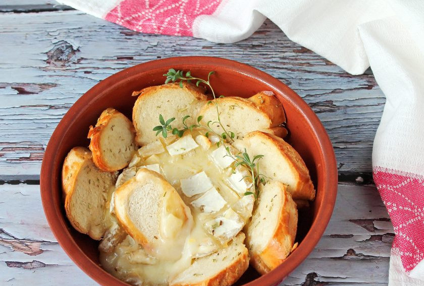 1. Этап. Камамбер с багетом в духовке: Приятного аппетита!