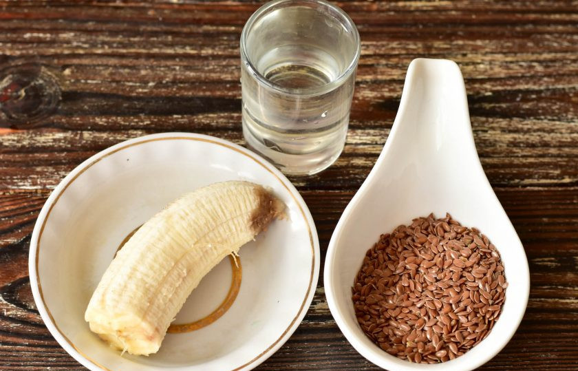 1. Этап. Льняная каша с бананом: Подготовьте ингредиенты.