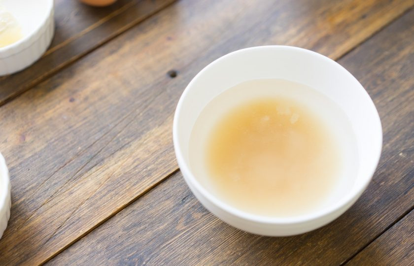 1. Этап. Десерт Птичье молоко: 9. Замачиваем агар в теплой воде, даем ему постоять минут 10.