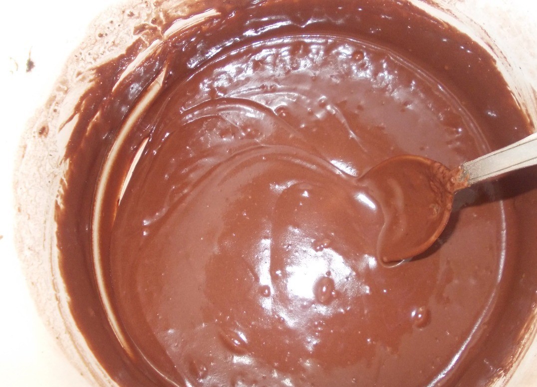 1. Stage. Chocolate cream cake for Ksyushenka: Then pour in the liquid and mix everything until homogeneous.