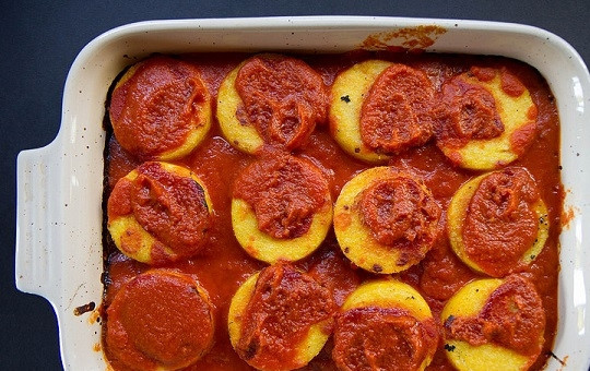 1. Этап. Томатная полента: 5. Запекайте минут 20 при температуре 200 градусов.