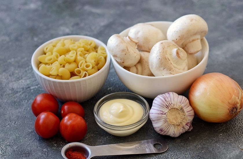 1. Этап. Постная паста с грибами: Подготовьте все ингредиенты.