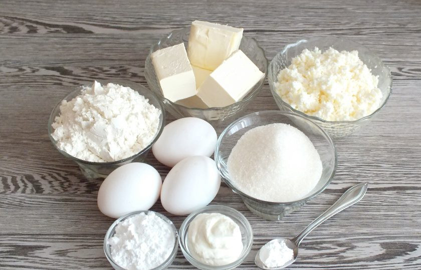 1. Этап. Сочни на маргарине: Подготовьте необходимые ингредиенты.