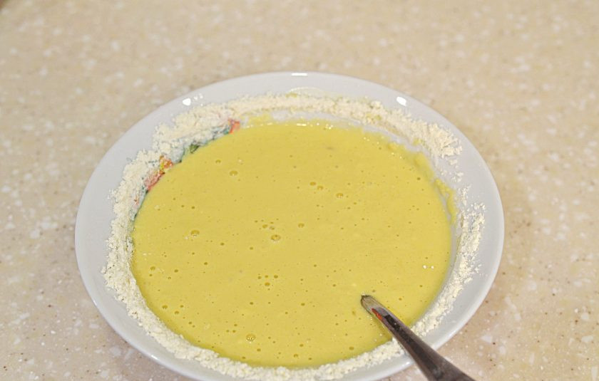 1. Этап. Панкейки с кокосовой мукой: По консистенции тесто должно быть как густая сметана.