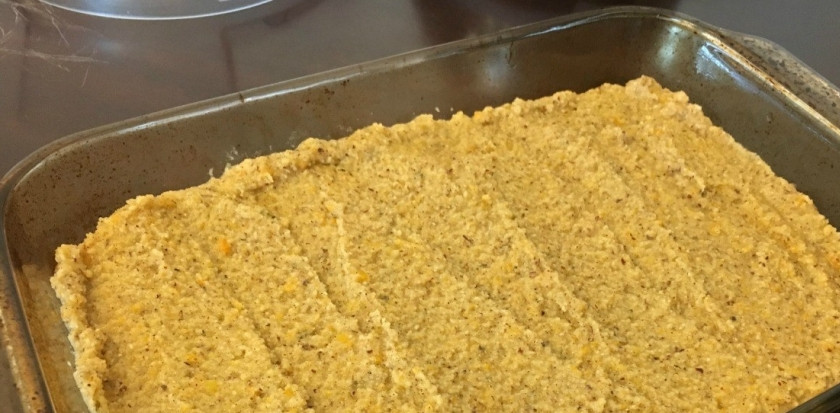 1. Этап. Кукурузный хлеб в духовке: 3. Добавим все остальные ингредиенты и получим вот такое красивое тесто. Разровняем его по форме для выпечки и отправим запекаться хлеб при температуре 200 градусов, пока верхушка не зарумянится.