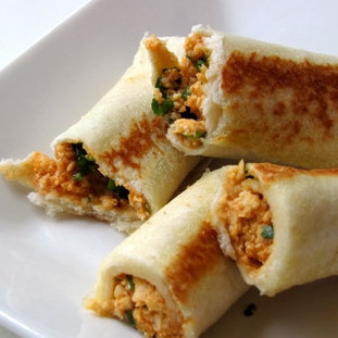 1. Этап. Закуска с Паниром: Слегка обжариваем на сковороде до румяности. Приятного аппетита!