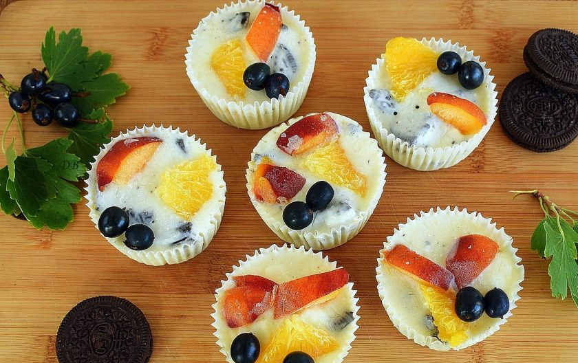 1. Этап. Пирожные Орео под йогуртом: За 15 минут до подачи достаньте из морозильника. Приятного аппетита!