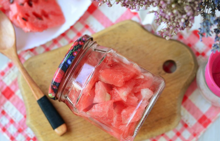 1. Этап. Арбузы в собственном соку на зиму: Храните заготовку в темной кладовой или погребе. Выход — 3 банки по 0,5 литра. Приятного аппетита!