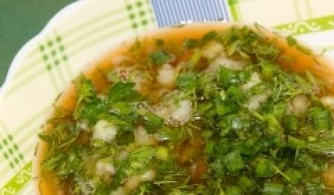 1. Этап. Окрошка постная: 4. Все перемешайте в большой миске, посолите, добавьте зелень и залейте квасом. Еще раз аккуратно перемешайте. Постная окрошка готова. Приятного!