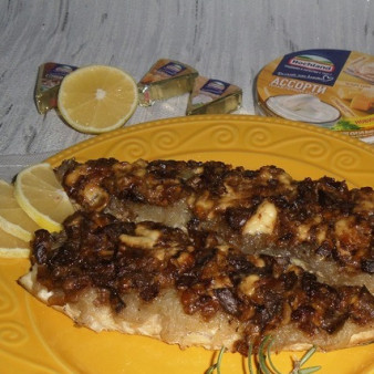 Запеченная скумбрия с овощами и сыром