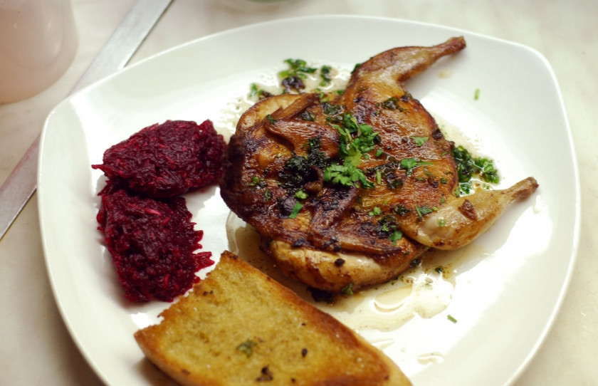 1. Этап. Жареные перепелки: Очень вкусно с овощами (свеклой с чесноком) и поджаренным хлебом. Приятного аппетита!