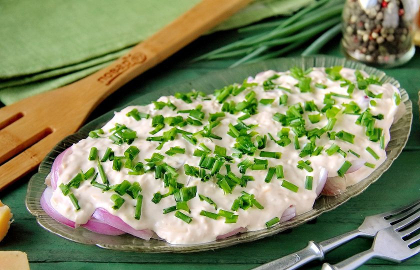 1. Этап. Сельдь в сырном соусе: Приятного аппетита!