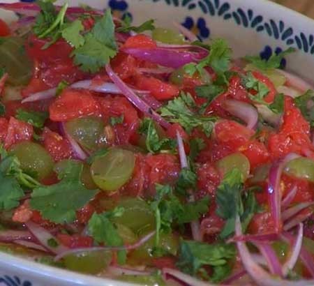 1. Stage. Mackerel with potatoes: Pour the fish over the sauce, sprinkle with chopped parsley, let stand a little and serve.