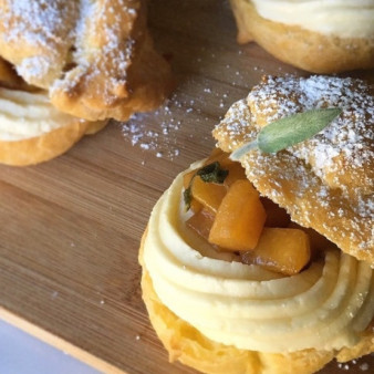 Бри с персиком