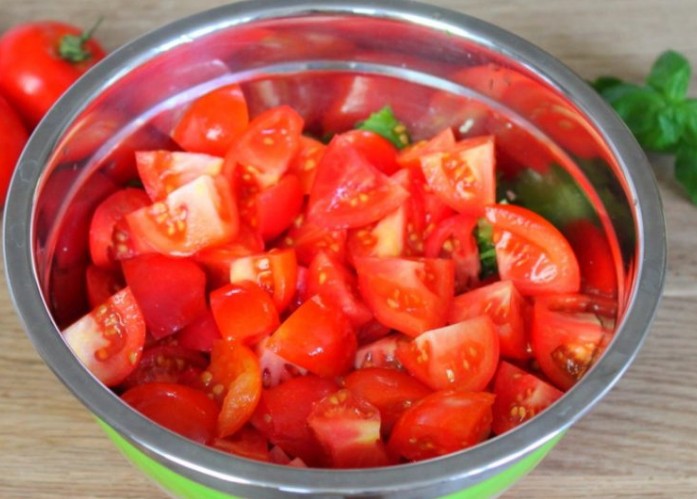 Tomato Salad with Red Onion 1. Stage. Tomato Salad with Red Onion: Add chopped tomatoes.