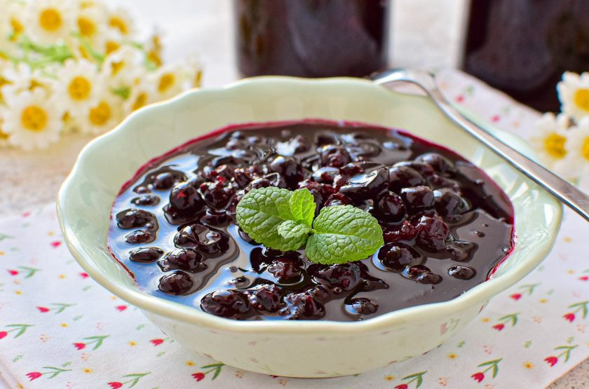 1. Этап. Варенье Пятиминутка из черной смородины: Вкусное угощение готово!