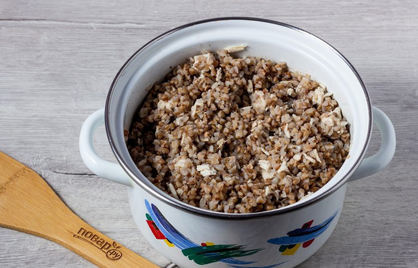 1. Этап. Каша на курином бульоне: Перемешайте крупу с куриным мясом и можно подавать к столу! Очень вкусно!