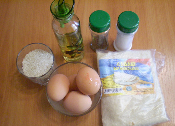 1. Этап. Лаваш с рисом и яйцом: Подготовим продукты. Три яйца нужно отварить, одно — оставить сырым.
