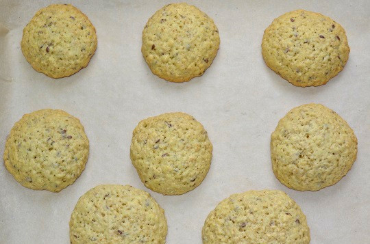 1. Этап. Овсяное печенье с льном: Выпекайте печенье 10-15 минут до готовности.