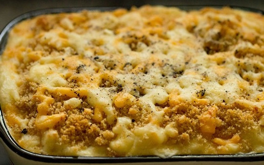 1. Этап. Паста с сырным соусом: Запекайте пасту 15-20 минут. Подавайте ее горячей.