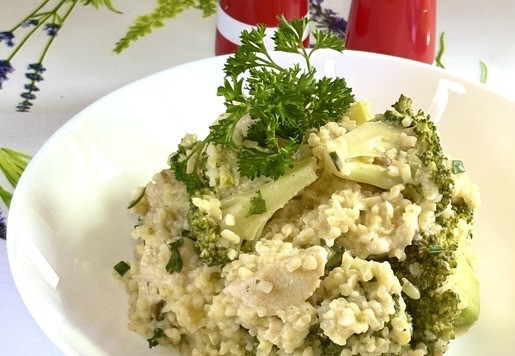 1. Этап. Куриное филе с брокколи и булгуром: Подавать горячим. Приятного аппетита!