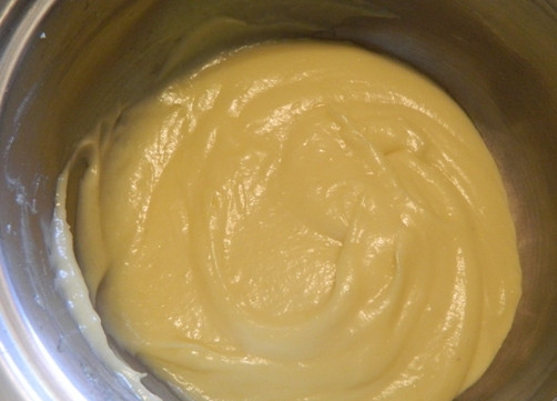 1. Этап. Быстрый торт на сковороде с заварным кремом: Нежный заварной крем готов.