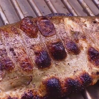 Форель на мангале в лимонно-чесночном маринаде