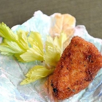 Сыр, жареный в панировке